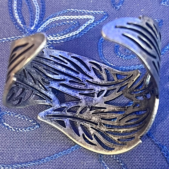 Silver Tone Hard Metal leaf leaves cutout pattern bangle cuff wide bracelet - Picture 4 of 6